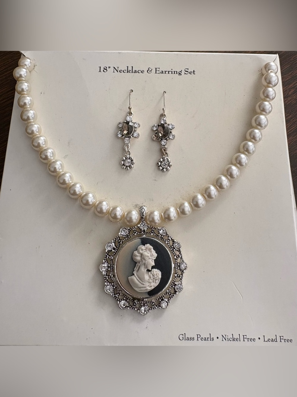 Cameo Pearl Necklace & Earring Set - Vintage White Pearls